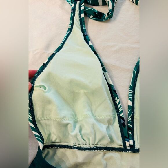 One Piece Deep V-neck Crisscross self tie Swimsuit - Picture 9 of 11